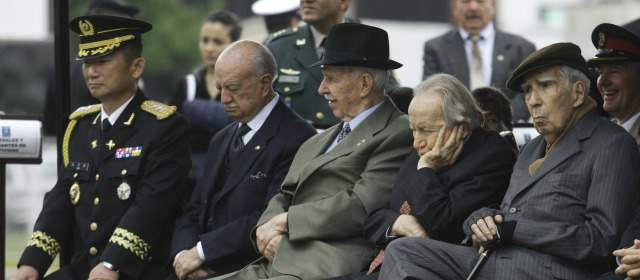 La última entrevista que le dio a El Colombiano | El general (r) Álvaro Valencia Tovar, en el medio, con otros militares que participaron en la Guerra de Corea. FOTO COLPRENSA