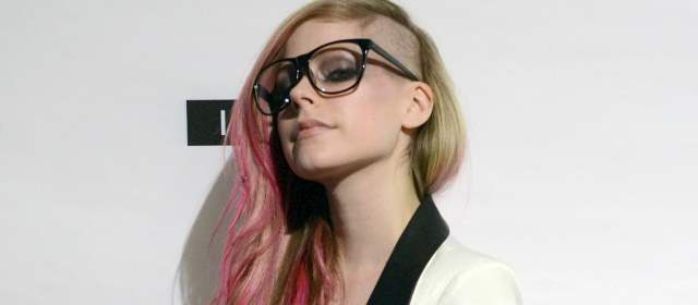 Avril Lavigne prometió un vestido increíble para su boda con el rockero Chad Kroeger |