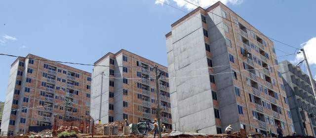 Sobrevivientes de La Gabriela ya tienen casa nueva | Según el Alcalde de Bello, Montes Claros y las obras que giran a su alrededor demandan una inversión superior a los 50.000 millones de pesos. FOTOS JAIME PÉREZ