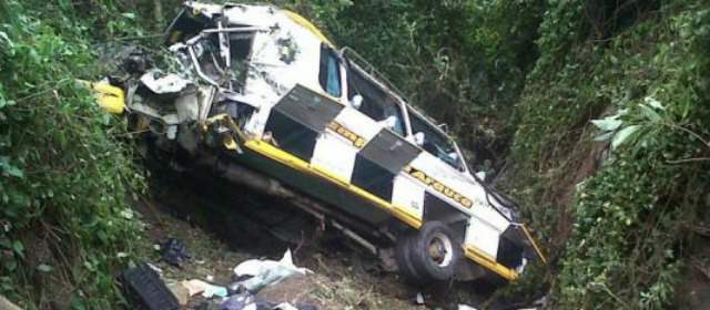 Dos accidentes dejaron 6 muertos y 28 heridos | El bus rodó por un abismo de 150 metros. FOTO COLPRENSA