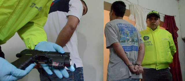 Capturan seis miembros de la banda "Los Carranza" por clonación de tarjetas y hurtos en cajeros | A los delincuentes les fueron halladas pistolas y computadores portátiles.