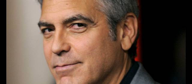 Fundación benéfica alemana subastó una corbata de George Clooney