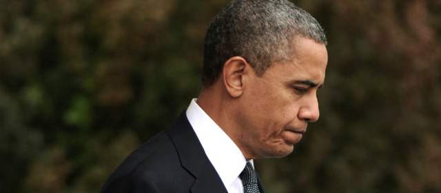 Nuevo susto se vivió en Newtown | En la noche de ayer el presidente Obama acompañó a familiares de las víctimas a una vigilia. FOTO REUTERS