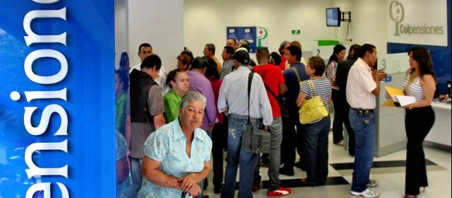 En Colpensiones ya no responden ni las tutelas... | El incremento del número de resoluciones de reconocimientos de prestaciones como pensiones, indemnizaciones sustitutivas, auxilios funerarios, llevó a Colpensiones a extender su jornada de atención al público en horario sabatino, desde hace un mes. FOTO ARCHIVO