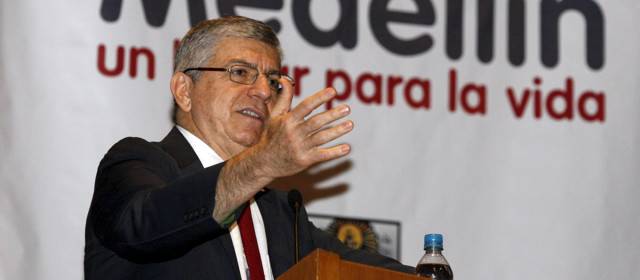 Solución al conflicto no está a la vuelta de la esquina, pero hay que explorar: expresidente Gaviria | El expresidente César Gaviria dijo que no se trata de considerar si la política del presidente Juan Manuel Santos es buena o no.