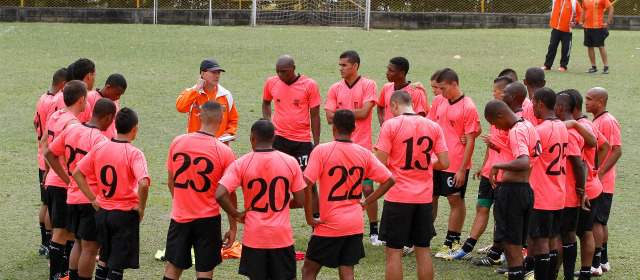 Revertir el mal momento, la dura tarea del Envigado | El plantel naranja no vive buenos días. FOTO DONALDO ZULUAGA