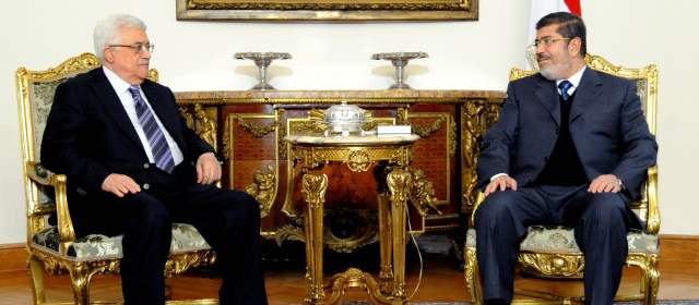 Reunión de líderes palestinos para hablar sobre acuerdos | Tanto Abas como Meshal se habían reunido a lo largo de la jornada con el presidente egipcio, Mohamed Mursi. FOTO AP