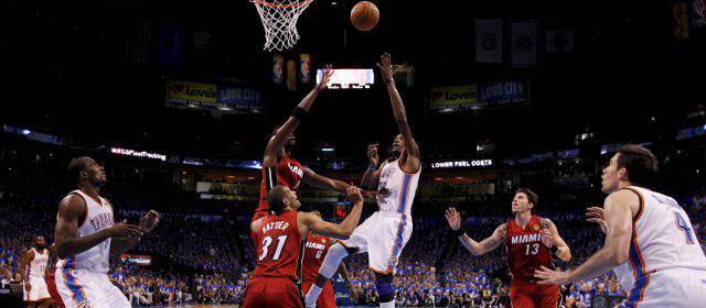 Durant se exhibió ante James y los Thunder comienzan arrolladores | FOTO REUTERS