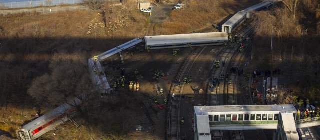 Varios heridos al descarrilarse un tren de pasajeros en Nueva York |