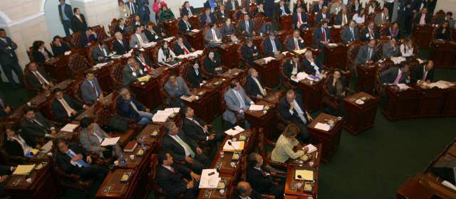 Congreso fijará posición sobre relación con Venezuela, tras acusaciones contra Uribe |