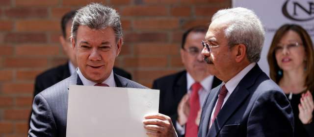 Vamos a mantener el rumbo del país: Santos | Juan Manuel Santos y Germán Vargas recibieron la acreditación como presidente y vicepresidente (2014-2018). FOTO COLPRENSA