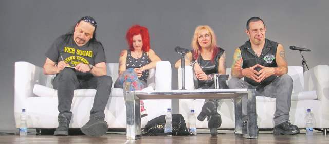 Paul Rooney (guitarra), Violet Canniba l (baterista), Beki Bondage (voz) y Michael Gianquinto (bajo) conforman a Vice Squad. FOTO JUAN DAVID MONTOYA.
