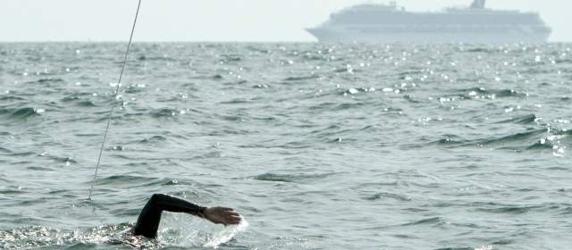 Diana Nyad nadará 160 kilómetros en dos días para cruzar de Cuba a Estados Unidos |