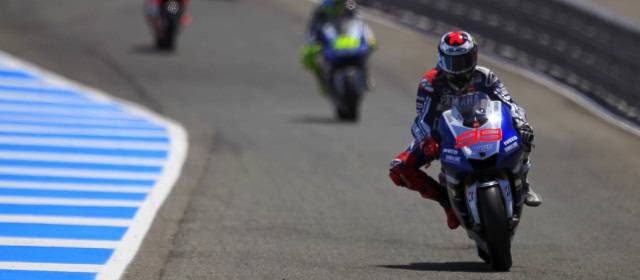 Jorge Lorenzo saldrá en la pole del Gran Premio de España | El trabajo de Lorenzo se hizo más sencillo después de que Pedrosa, Márquez, Crutchlow y Rossi se vieran envueltos en accidentes. FOTO REUTERS