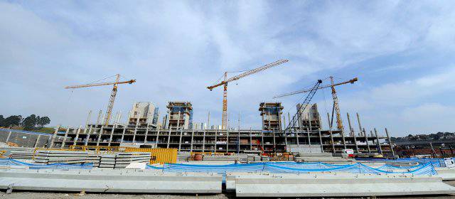 A dos años del Mundial de Brasil, 41 por ciento de obras aún en papel | Obras en el estadio del Corinthians, en Sao Paulo, siguen avanzando. FOTO REUTERS