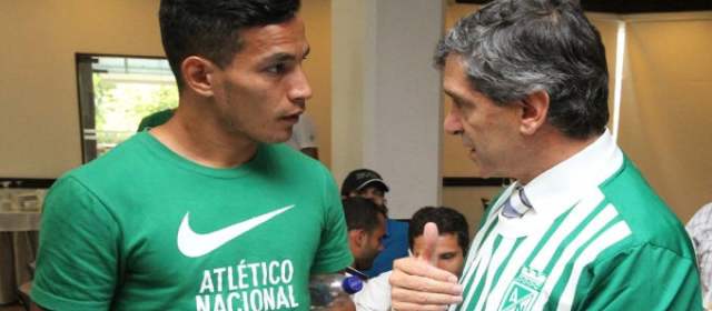 El ministro de Trabajo Rafael Pardo se ha encargado de exponer ante los jugadores las nuevas leyes que se incorporan en el proyecto. FOTO CORTESÍA MINISTERIO DE TRABAJO