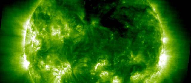 El Sol estaría entrando en uno de los mínimos que producen épocas más frías | Imagen del Sol captada el jueves 14 por el Solar and Heliospheric Observatory. Las áreas brillantes corresponden a manchas. Tres satélites mantienen monitoreo permanente de la estrella. FOTO NASA