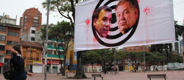 A tomate atacan imágenes de Roy y el Procurador por matrimonio gay | Foto: Colombia Politics