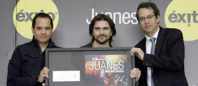Juanes recibió disco de Platino por su MTV Unplugged | Colprensa | Juanes anunció sus dos primeros conciertos de su gira nacional, que se realizarán en Bogotá y Medellín.