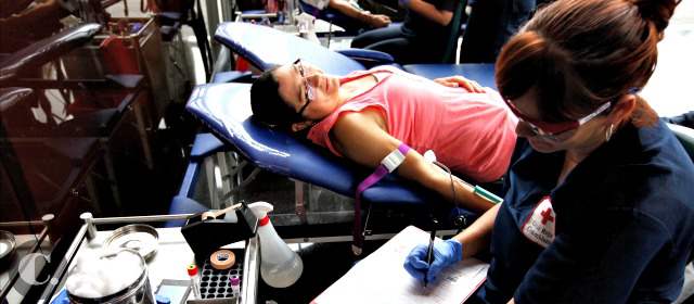 Banco de Sangre de la Cruz Roja ya tiene 30 años y 2.400 donantes | Donar sangre ya se hace básicamente por altruismo y nunca por negocio. FOTO MANUEL SALDARRIAGA