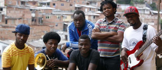 Son Batá, uno de los grupos más representativos de la comuna 13. Uno de sus integrantes fue asesinado. FOTO MANUEL SALDARRIAGA