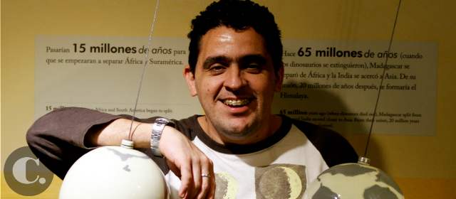 Zuluaga, hombre en las estrellas | Jorge Zuluaga en el Planetario. Dice que la astronomía tiene exponentes importantes en otras ciudades. FOTO DONALDO ZULUAGA