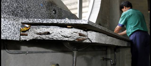 Procuraduría investiga daños en los colegios de calidad | Este es el estado de los lavamanos del restaurante del colegio Benedikta Zur Nieden, del sector de San Javier. FOTO Juan Antonio Sánchez