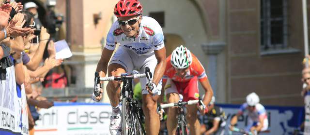 Betancur, el ciudadano del mundo | Carlos Betancur terminará este ao con el Acqua Sapone y luego vestirá los colores del AG2R. FOTO BETTINI- BARBOSA