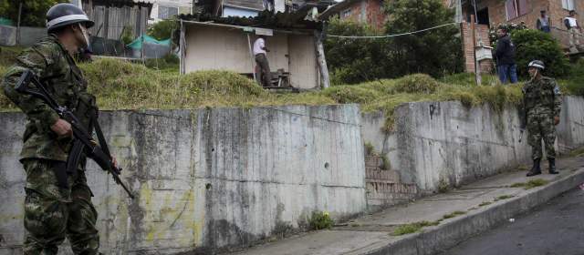 Dos policías heridos en ataque a estación de Policía en Bogotá |