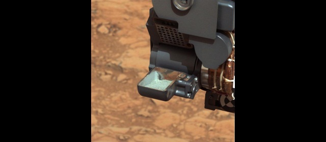 En la foto se aprecia el polvo recogido por Curiosity tras la perforación. CORTESÍA JPL/Nasa