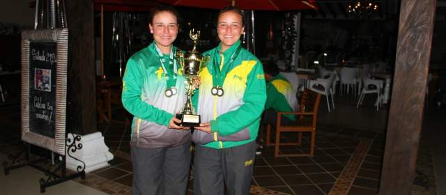 Mellizas, primeras campeonas en tenis | Catalina y Carolina Buitrago son las nuevas reinas del tenis de campo en Juegos Departamentales. FOTO CORTESÍA INDER MEDELLÍN