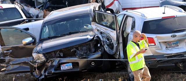 Dos muertos en choque de 100 vehículos en Texas | FOTO AP