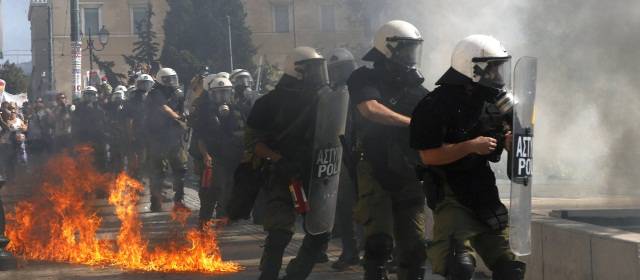 Protesta por medidas de austeridad en Grecia terminó en violencia |