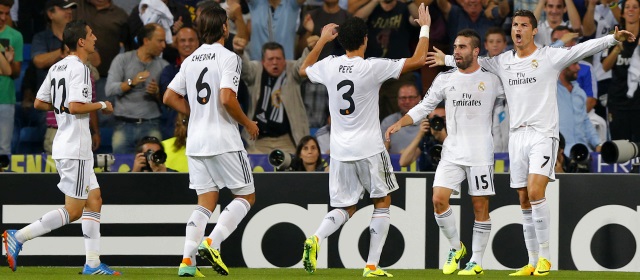 El Bernabéu esperaba cambios de su entrenador y Ancelotti apostó por alinear juntos a Luka Modric, Sami Khedira y Asier Illarramendi. FOTO AP