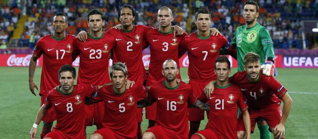 Los lusos llegaron a Brasil gracias a que Ronaldo anotó los cuatro goles en el repechaje contra Suecia. FOTO ARCHIVO AP