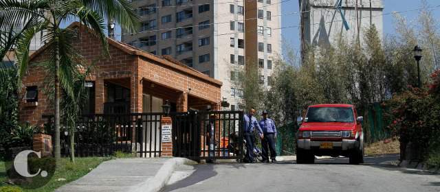 Los habitantes de Olivares preparan su casa para volver | Desde ayer algunos habitantes ingresaron a hacer aseo en las casas, pero los trasteos no han comenzado. FOTO DONALDO ZULUAGA