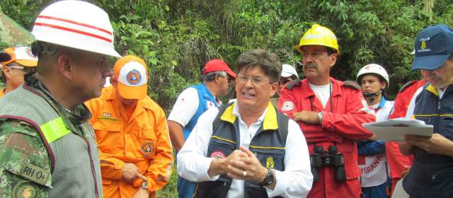 Autoridades confirman que no hay víctimas en el bus que tapó el derrumbe en Balsillas |
