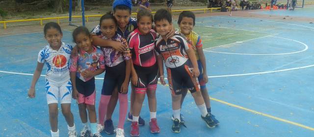 La burocracia ahoga el deporte en San Andrés | Los niños patinadores de San Andrés son los que más sueñan con su pista. FOTO JUAN FELIPE SIERRA