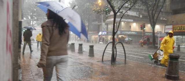 43 mil afectados y todavía falta lo peor del invierno | De nuevo el invierno afecta el centro del país. En Bogotá se han presentado aguaceros de dos horas seguidas. FOTO COLPRENSA