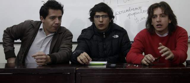 Estudiantes realizarán una "desnudatón" en La Alpujarra en primer día de paro |