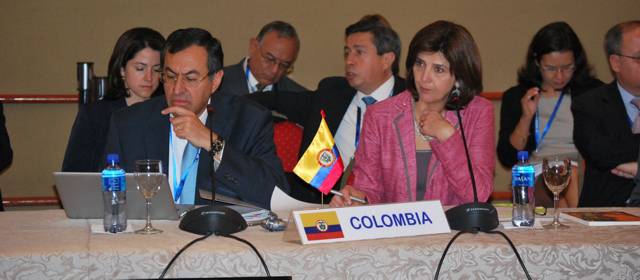 Unasur pidió diálogo sobre las Malvinas | Cortesía | La canciller colombiana, María Ángela Holguín, asistió a la reunión de cancilleres de Unasur.