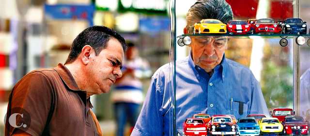 A escala también se mueven los recuerdos | Antiguos, clásicos, de carga, buses y automóviles de todas las épocas hacen parte de la muestra. FOTO JULIO CÉSAR HERRERA.