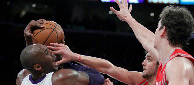 Reanimados, los Lakers desbaratan a los Rockets | FOTO REUTERS
