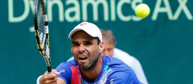 Falla se metió en la grande: juega final de Alemania frente a Federer | Alejandro Falla durante el juego ante Philipp Kohlschreiber, a quien venció en Halle, Alemania. FOTO AP