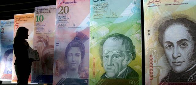 Devaluación del bolívar en Venezuela causa desconfianza en todo el continente | En Colombia se teme sobre todo un incremento del contrabando en la zona fronteriza. FOTO AP