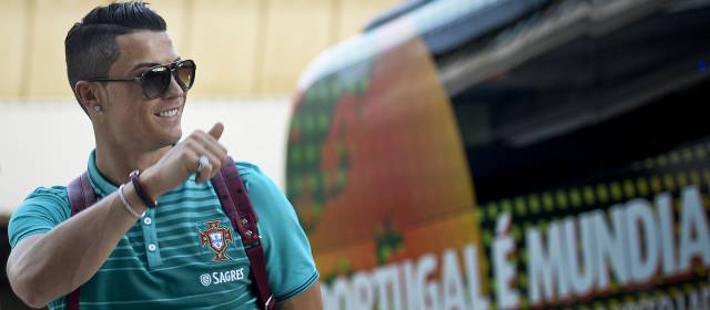 La Federación Portuguesa de Fútbol (FPF) confirmó esta semana que Ronaldo sufre una tendinitis rotuliana. FOTO AFP