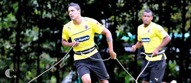 El Medellín se sacude en la zaga y la contención | Hernán Pertuz y Luis Tipton, las novedades en la zaga del Medellín. FOTO JUAN ANTONIO SÁNCHEZ