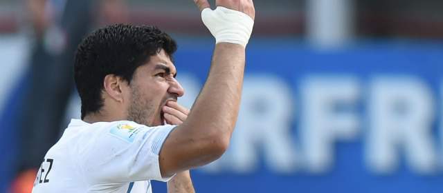 Castigo a Suárez fue un duro golpe de opinión | El jugador Luis Suárez abandonó ayer la concentración y se fue a Uruguay. FOTO AFP