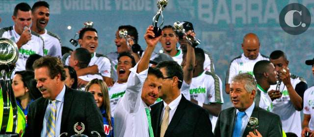 Osorio impuso récord en torneos cortos: 3 títulos | Juan Carlos Osorio, un técnico riguroso. FOTO juan a. sánchez
