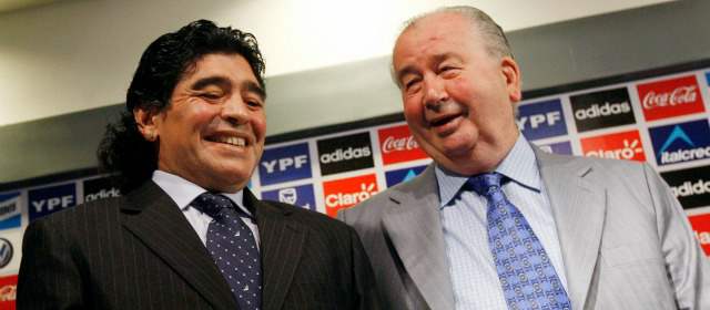 Grondona, dirigente audaz y mano dura | Grondona aquí con Maradona, uno de sus detractores. FOTO reuters